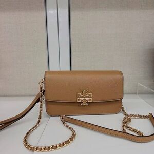 Tory Burch Britten Chain Wallet with Wristlet 141012 Delicate